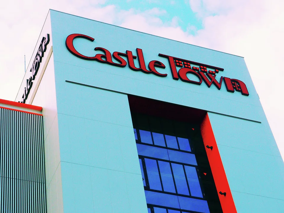 Red Castle Town lettering tops a pale angular facade surrounding a tall blue-glazed recess.